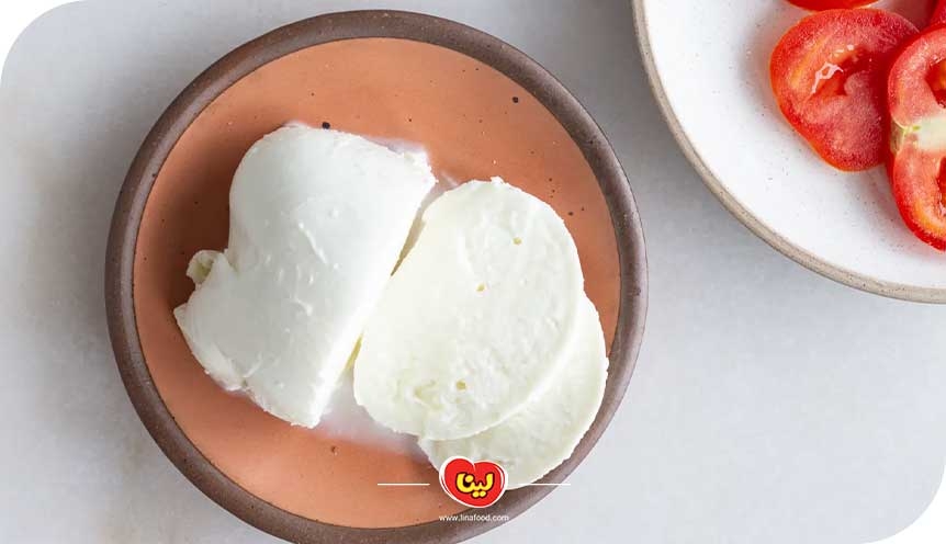 طرز تهیه پنیر موزارلا خانگی؛ کشدار و لطیف