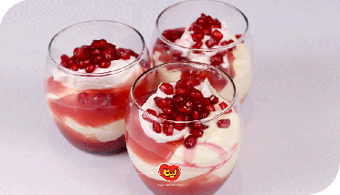 موس انار؛ دسر نرم و لطیف برای یلدا