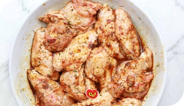۳ مدل مزه‌دار کردن مرغ یا مرینیت مرغ با زعفران